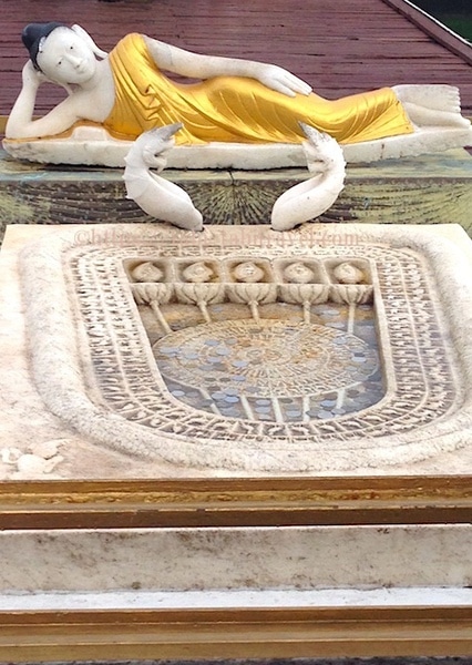シーママラカヤ寺院の仏像画像