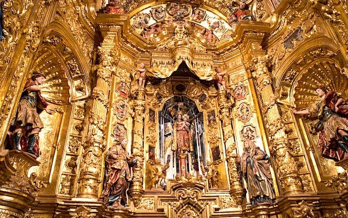 大聖堂の祭壇の画像