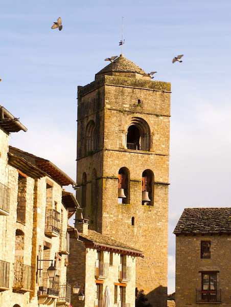 アインサの教会の鐘楼画像