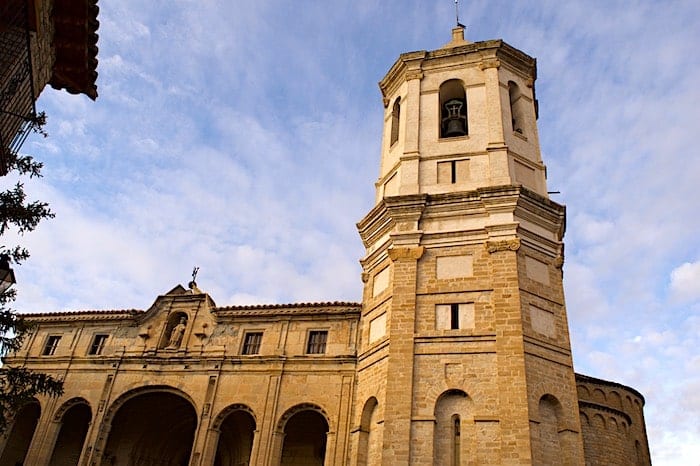 ロダ・デ・イサベナの大聖堂外観の画像