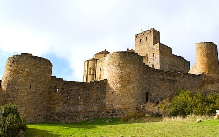 ロアーレ城の塔のある城壁