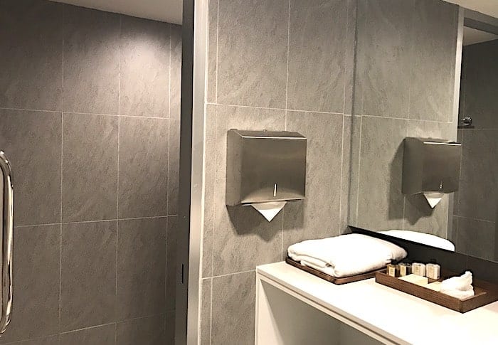 ラウンジのシャワールームの画像