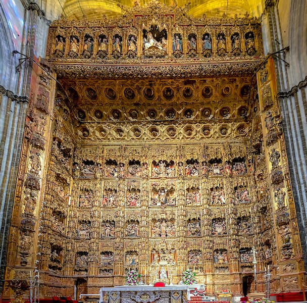黄金の祭壇飾りの画像