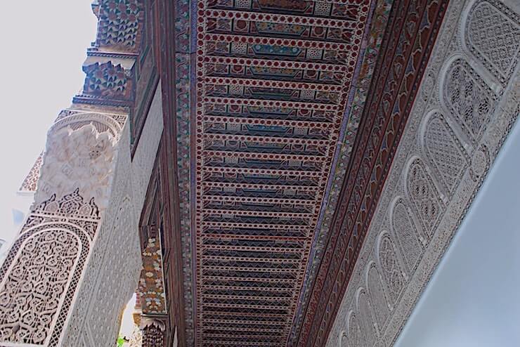 バヒア宮殿の外廊下の天井の装飾