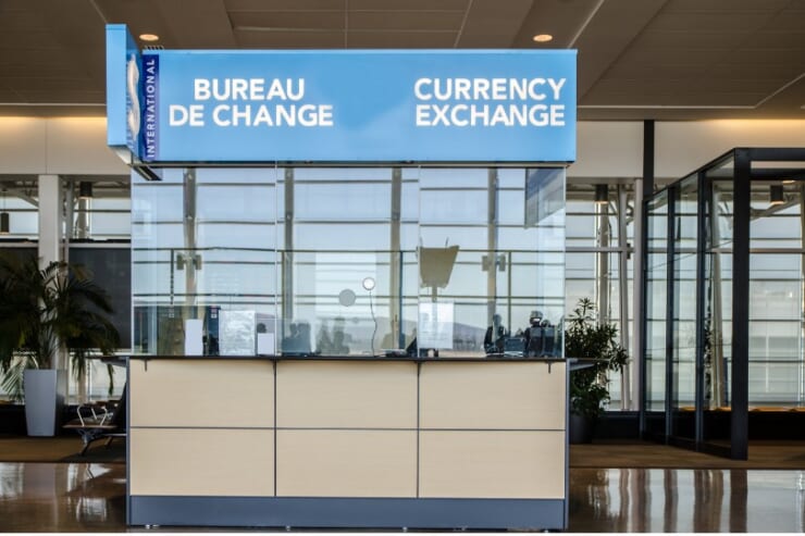 空港の両替所の写真画像